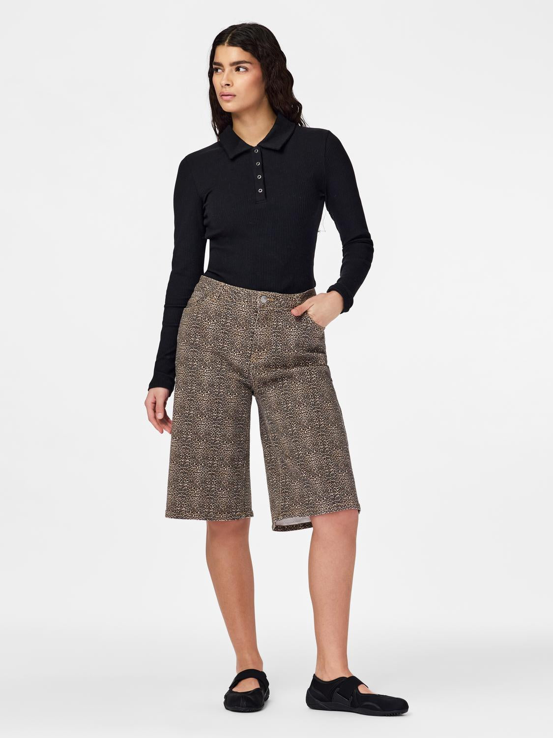 model_shot-front_full